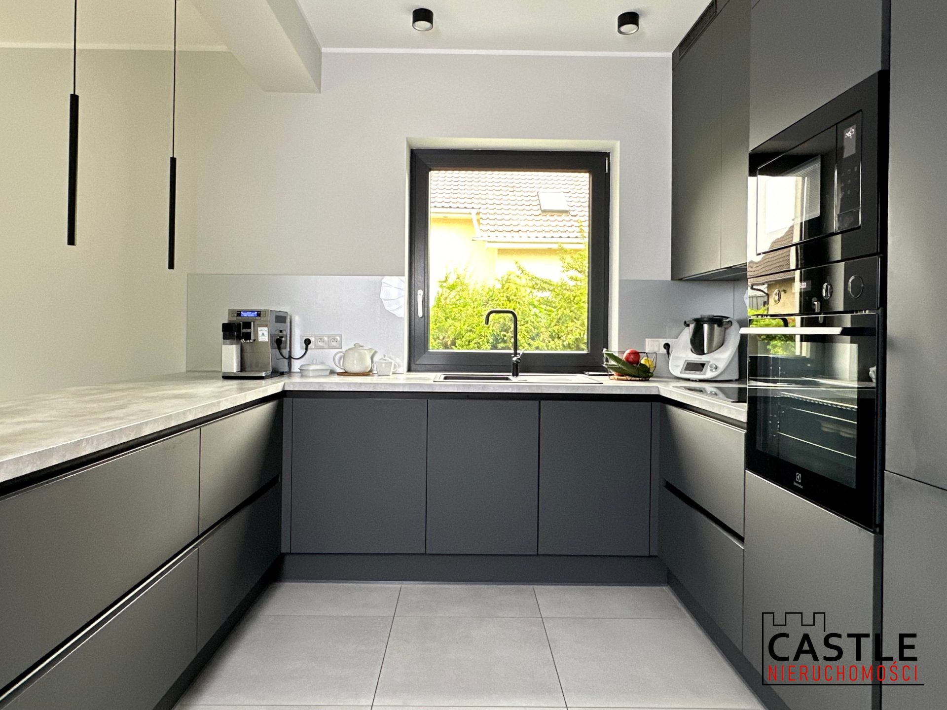 1754150492_b5e6167471dcd36bee6e9da62e2d6005671db3e6